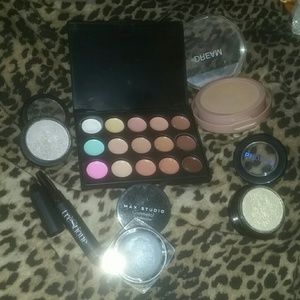 Mix of make up brands 6 Pieces + one free gift🌻